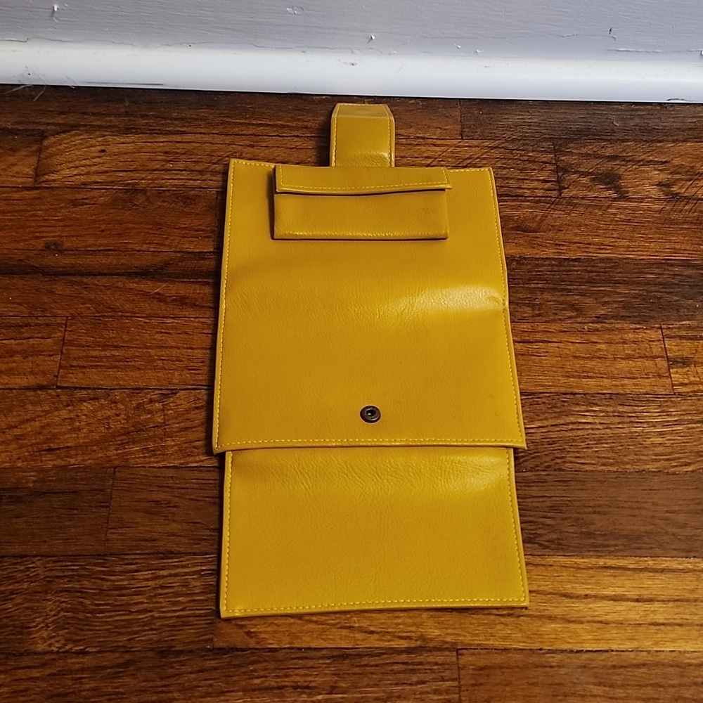 ๐ Fun Fall Golden Yellow Wallet - Picture 5 of 6